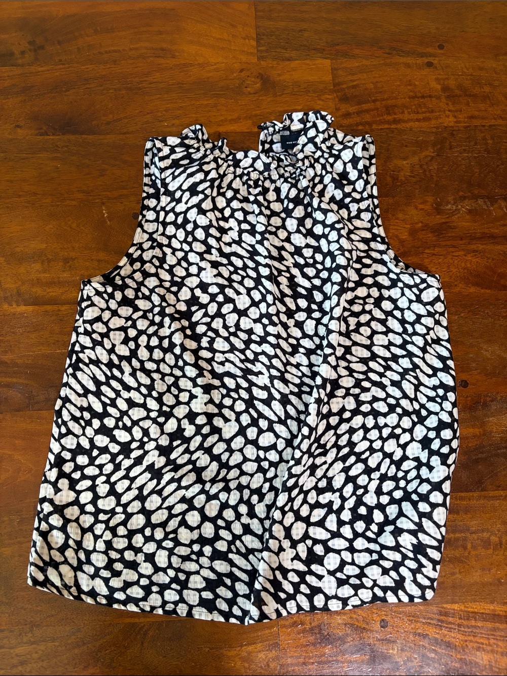 Who What Wear Black & White Printed Ruffle-Neck Sleeveless Camisole